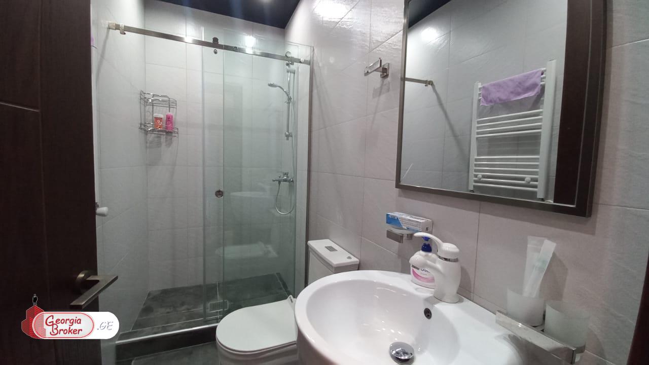 იყიდება ახალი გარემონტებული 12 ოთახიანი სახლი ქოშიგორაზე